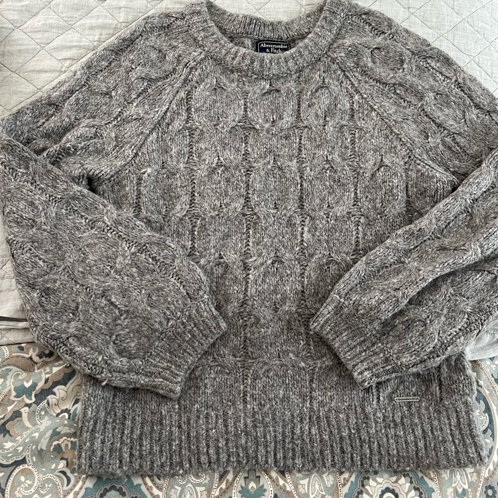 Abercrombie & Fitch Gray Cable Knit Crewneck Sweater